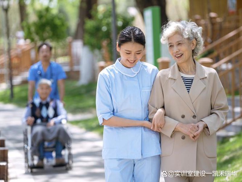 养老服务业新趋势：如何构建更完善的养老服务体系